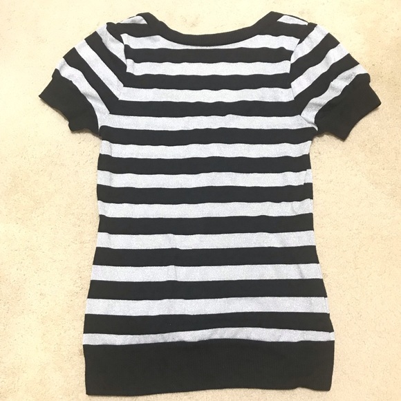 🆕🔥EXPRESS SUPER CUTE&STYLISH&FITTED BLACK&SIVER SHORT SLEEVE TOP SEE ALL PICS - Picture 8 of 9